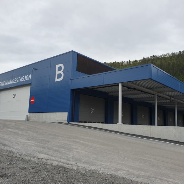 Gjenvinningsstasjon i Årødalen, fotografert fra front