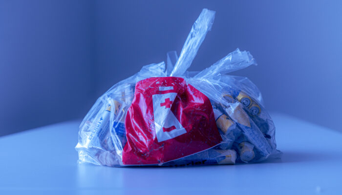 En pose med gamle batterier. Posen er av den typen man skal bruke og som utleveres av RIR.